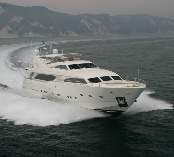 Yacht HELENA, Custom Line (Ferretti Group) | CHARTERWORLD Luxury